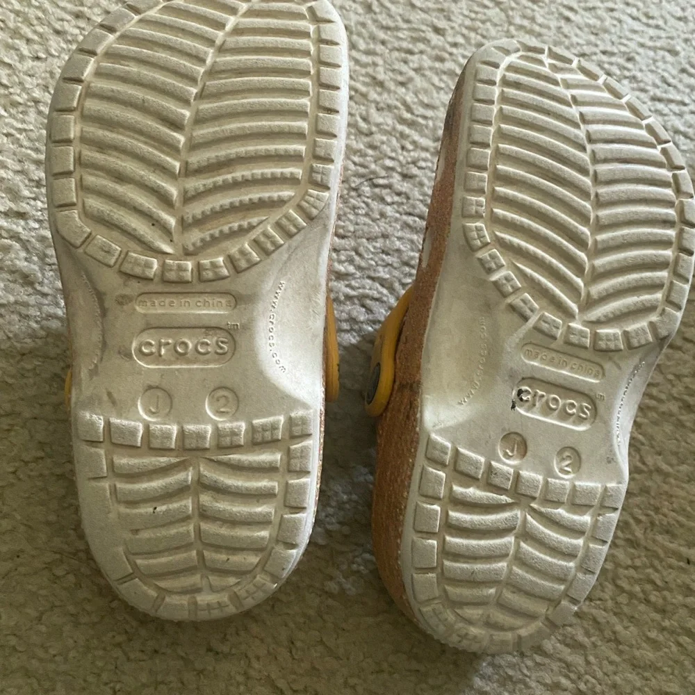 CROCS - Glittery Gold and White